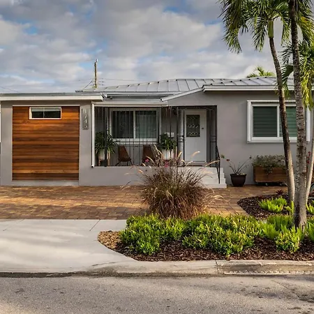 Surfers Cove - Modern 3 2 W Pool Near Calle 8